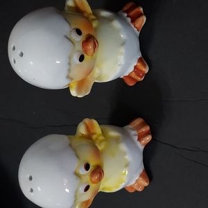 Vintage Chick' in Egg Shell Salt&Pepper Shaker Set.